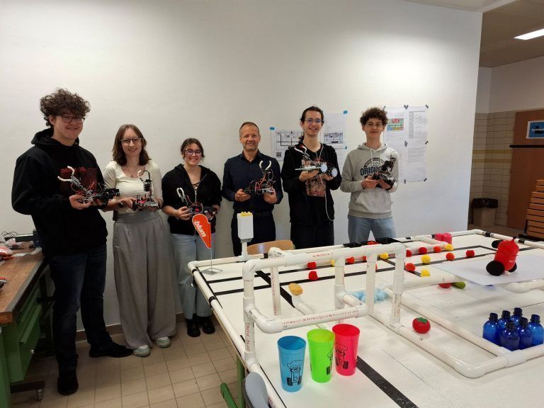 Techniktalent siegt beim Roboter-Gipfel: Techniktalente der HTL Dornbirn: Das Botball-Team überzeugte bei der ECER mit Know-how und Teamgeist.
