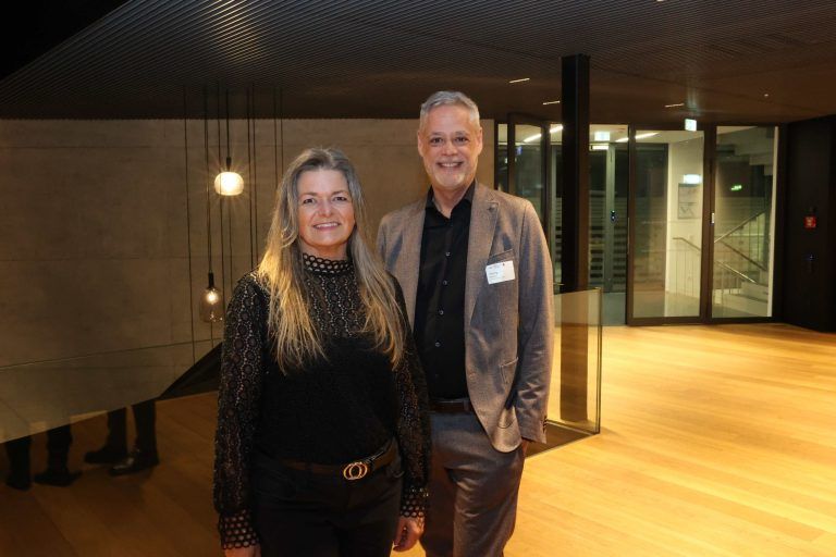 Für statt aus dem Lehrbuch: Unternehmensberaterin Claudia Hinterauer und Georg Seidlich (Gantner Elektronic).