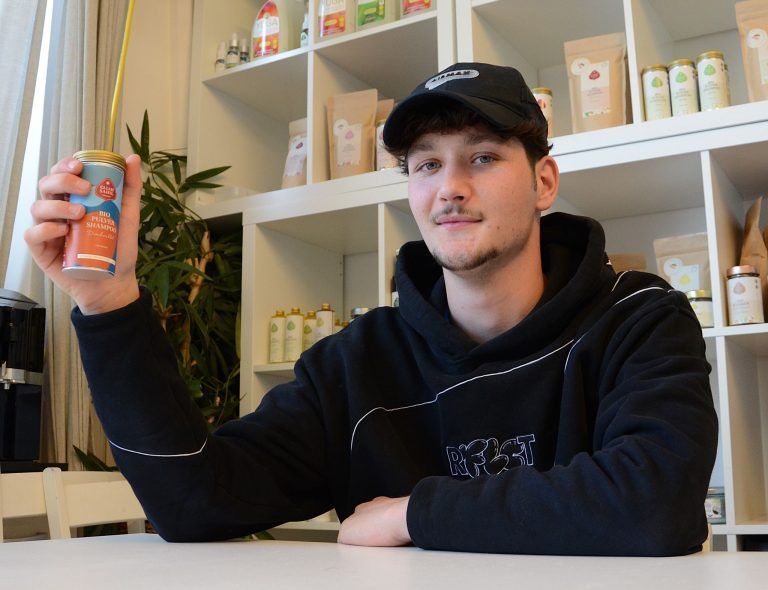 „Das tun, was Freude bereitet“: Das Etikett für dieses Naturkosmetikprodukt hat der 18-Jährige kreiert. HRJ