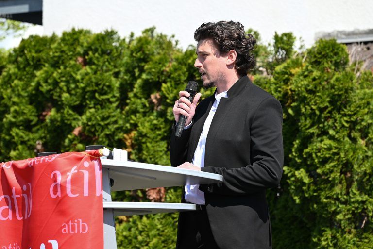 Spatenstich für Moschee Lustenau: Der Architekt Kemal Cansiz setzt mit der Moschee ein Zeichen für Schönheit, Zugehörigkeit und harmonisches Zusammenleben.