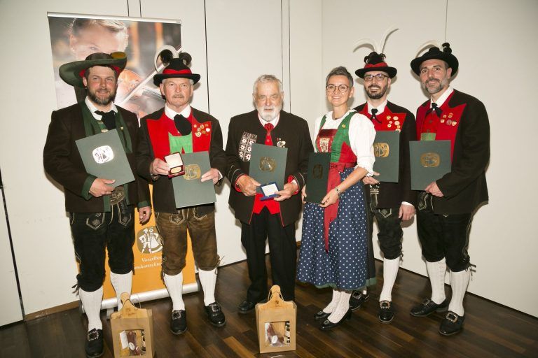 Rankweil am 12.4.2025 Jahreshauptversammlung Landestrachtenverband Vorarlberg, Neuwahlen, Ulrike Bitschnau, Bgm. Katharina Woess-Krall, LH Markus Wallner