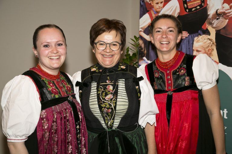 Rankweil am 12.4.2025 Jahreshauptversammlung Landestrachtenverband Vorarlberg, Neuwahlen, Ulrike Bitschnau, Bgm. Katharina Woess-Krall, LH Markus Wallner