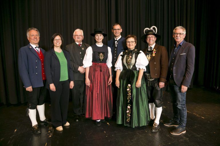 Rankweil am 12.4.2025 Jahreshauptversammlung Landestrachtenverband Vorarlberg, Neuwahlen, Ulrike Bitschnau, Bgm. Katharina Woess-Krall, LH Markus Wallner