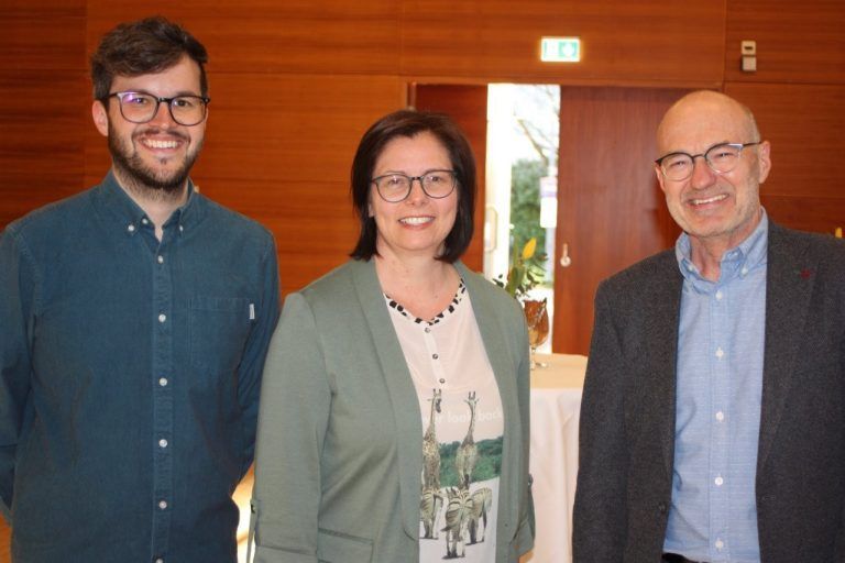 Ein langes Leben für die Pflege gewürdigt: Johannes Herburger, Katharina Wöß-Krall und Siegfried Hartmann.