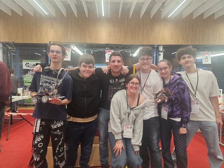 Techniktalent siegt beim Roboter-Gipfel: Das stolze Team, das heuer die HTL Dornbirn beim ECER in Innsbruck vertrat.