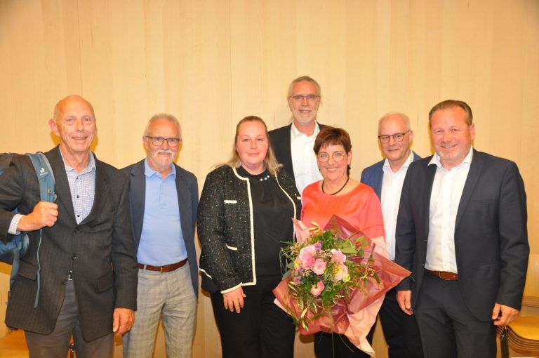 Bürgermeister Harald Witwer, weitere fünf Jahre für Thüringen.: Bild v.li.: Reinold Schneider, Berno Witwer, Melanie Loretz, VizeBm Werner Madlener, Gerlinde Schneider, Markus Hartmann und Bm Harald Witwer.