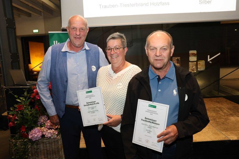 Enge Rennen auf hohem Niveau: Sortensieger Wilfried und Monika Jäger, Erich Netzer (Obst- und Gartenbauverein Götzis).