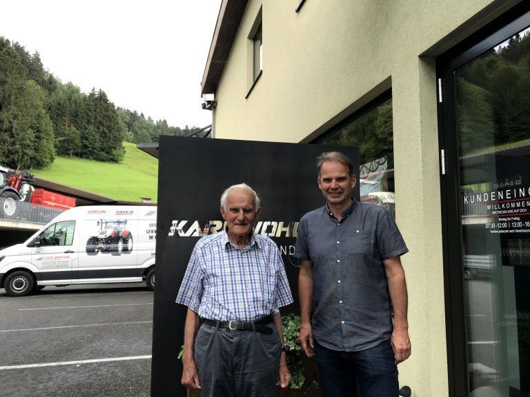 Nachruf auf Karl Wohllaib: 99 Jahre Engagement und Gottvertrauen: Vater und Sohn: Karl Wohllaib senior und junior im Familienbetrieb.