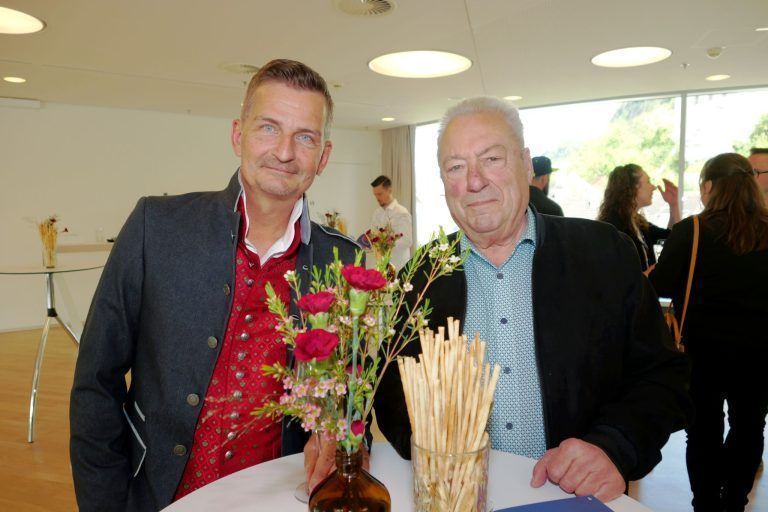 Edle Tropfen und strahlende Sieger: Vom Fach: Die Winzer Gert Markowski und Herwig Röthlin aus Göfis.