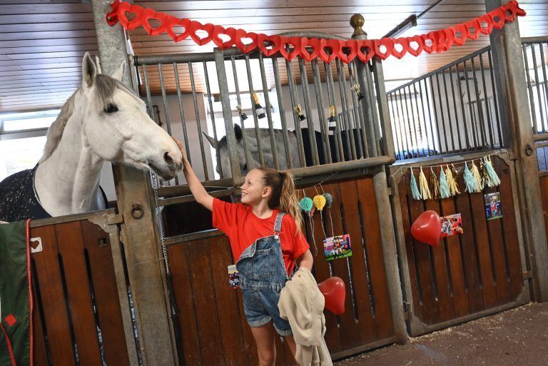 Ein Herz für den Reitsport: Nea Wachter ist bestärkt in ihrem Traum: Auch sie hat großes vor, genau wie Katharina Rhomberg.