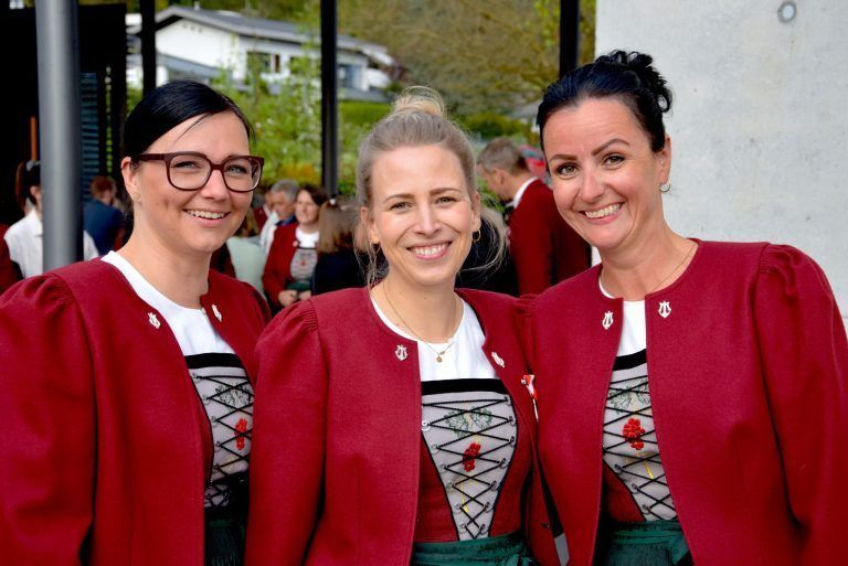 Mit Blasmusik Vorfreude auf Ostern geweckt: Julia Reinheimer, Miriam Battlogg und Sabine Galehr, von links.