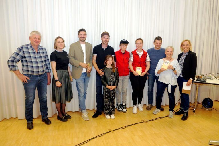 Satteins zweite Heimat im Klostertal: Werner Bischof, Anna Engstler, Mathias Klocker, Urs, Annika, Yannick, Miriam, Peter Dobler, Mirgit Brunner Gohm und Heike Montiperle.