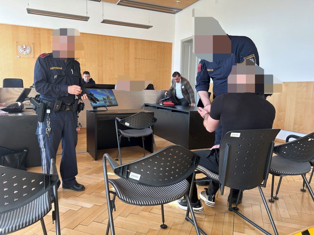 Bei der Attacke gleich zwei Messer gezückt: „Das ist jetzt dein Ende!“