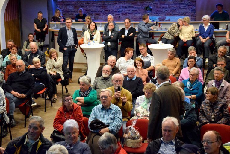 Publikum bei der Generalversammlung des Krankenpflegeverein Außermontafon, Kulturbühne