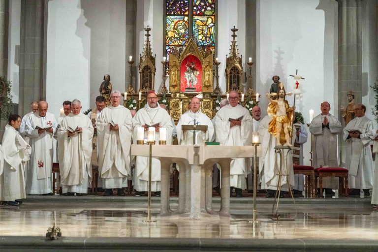 Gedenkgottesdienst Bischof Benno, Tod Papst, Dom Feldkirch