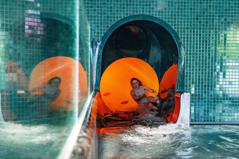 Schulklasse testet neues Hallenbad in Bregenz