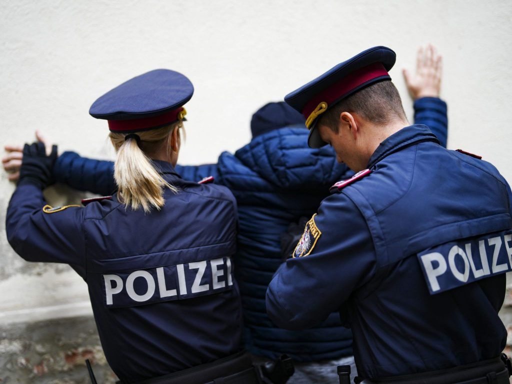 Jugendliche als Brandstifter und Diebe unterwegs