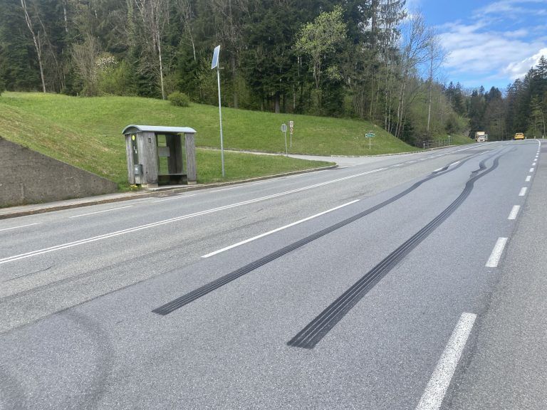 Bremsspuren L200 und Dornbirn Nord Industriegebiet