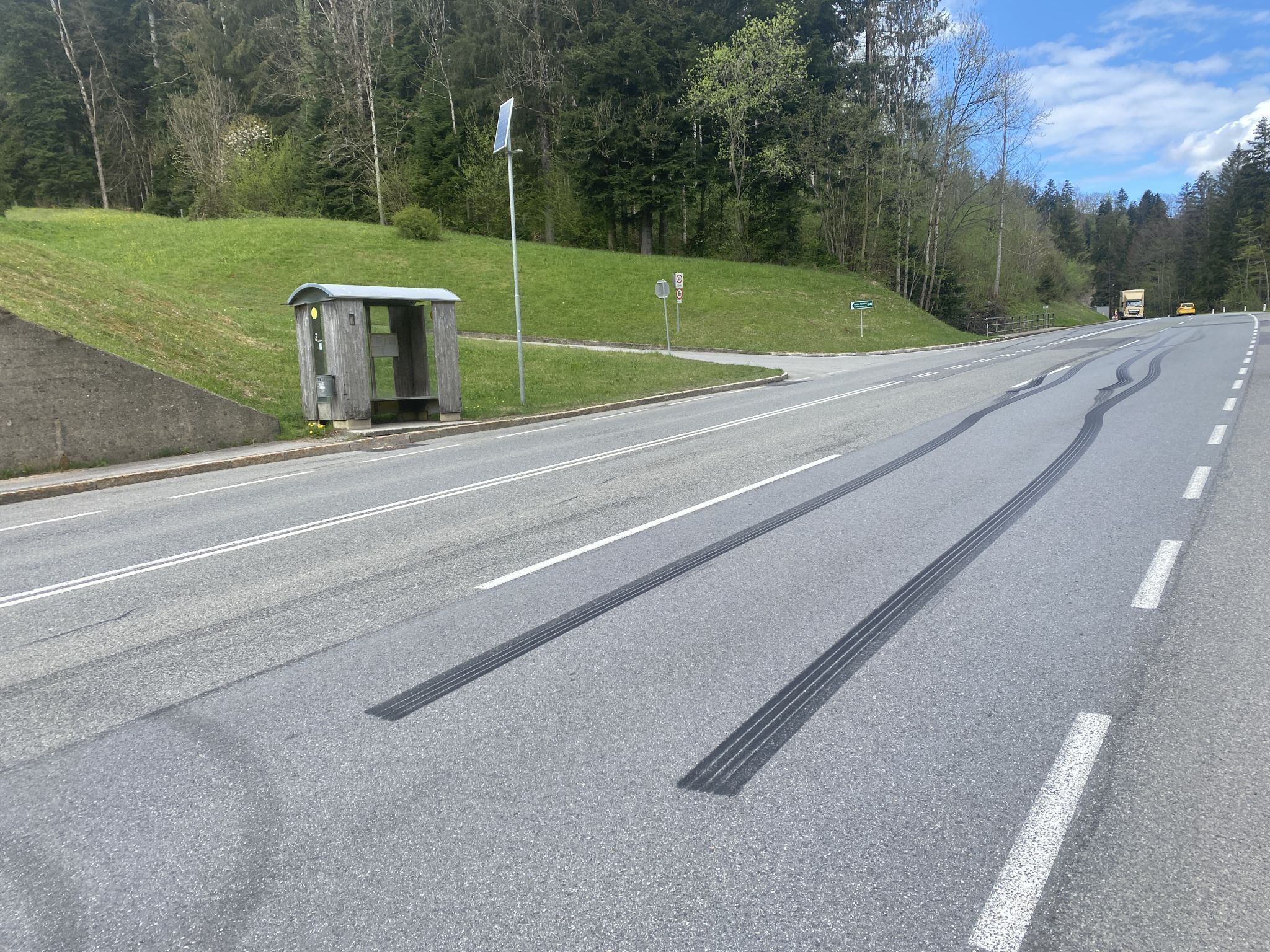Bremsspuren L200 und Dornbirn Nord Industriegebiet