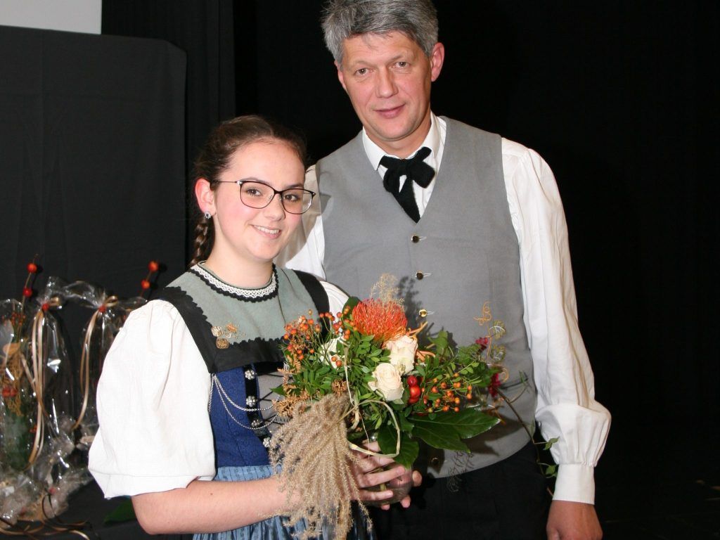 Andrea Aicher, mit Vollgas durchs Leben – in Tracht und auf zwei Rädern