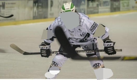 Attacke beim Eishockeyspiel: “Habe ihn nur mit dem Handschuh getroffen“