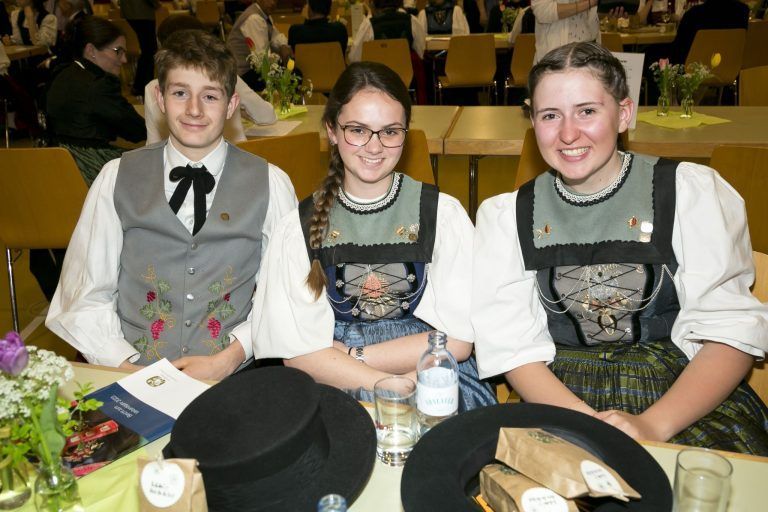 Raggal am 6.4.2024 Landestrachtenverban Vorarlberg, Generalversammlung in der Walserhalle, Ehrung, Modeschau