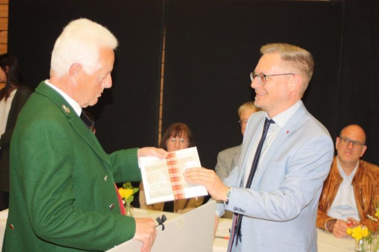 Sulz setzt auf Kontinuität und Zukunft: Kurt Konzett wurde geehrt.