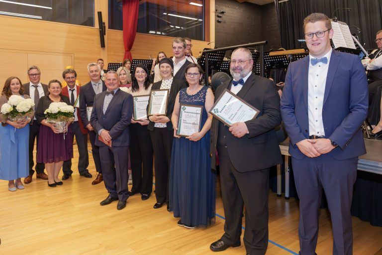 Ein Hauch von Hollywood in der Rätikonhalle: Die Ehrung verdienter Vereinsmitglieder war neben den musikalischen Darbietungen ein Highlight des Konzertabends.