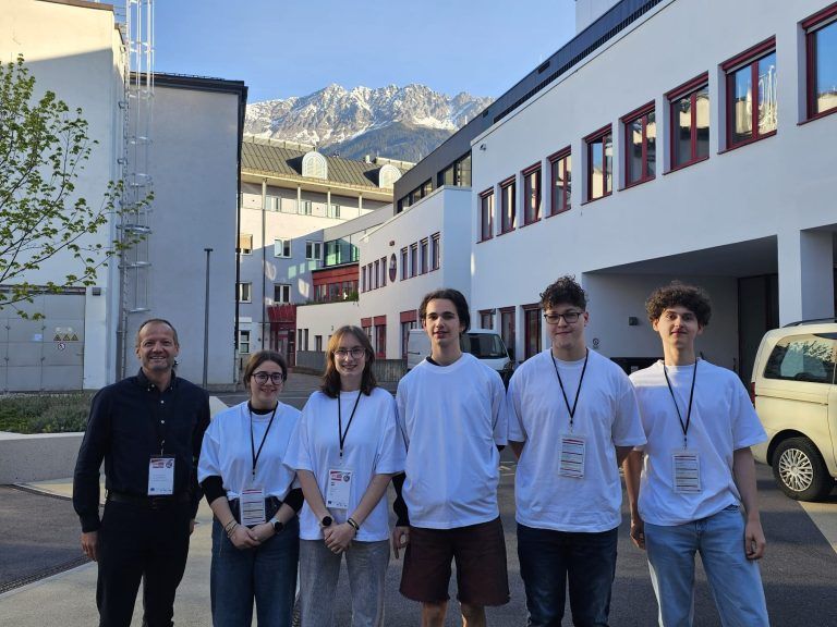Techniktalent siegt beim Roboter-Gipfel: Der Ausflug nach Innsbruck wurde für die HTL-Abordnung zur Erfolgssache.