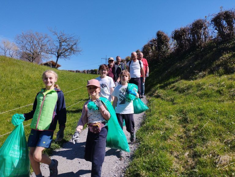 Gemeinsam wurde Bildstein von Müll befreit. (Foto: NAM)