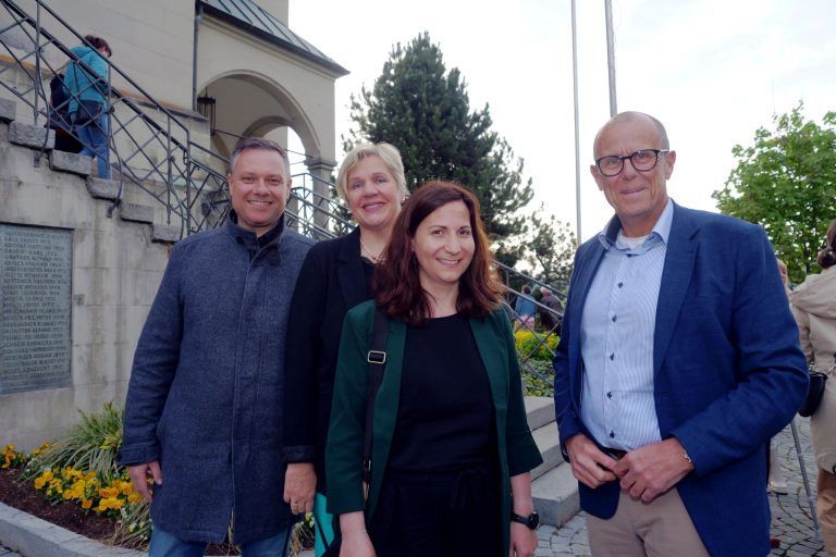 Beeindruckendes Jubiläumskonzert: Gemeinderat Jürgen Blacha, Vizebürgermeisterin Michaela Gort, Gemeinderätin Andrea Lins-Gabriel, Bürgermeister Walter Gohm.