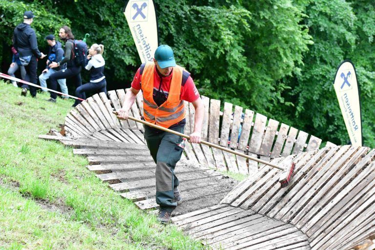 Volles Tempo auf Berg und Stadt : Die Vorarbeiten sind voll im Gange.