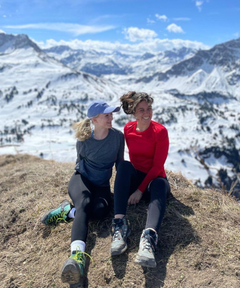 Berghaus geht nahtlos in den Bergfrühling: Gipfelrast in der Karwoche auf der 2.131 m hohen Höferspitze - der Bergfrühling hat hier schon begonnen.