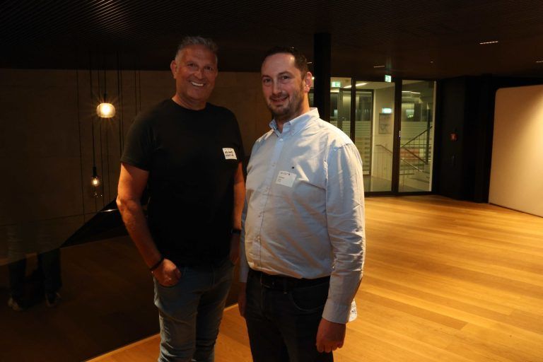 Für statt aus dem Lehrbuch: Micheal Maatiz und Andreas Langes.