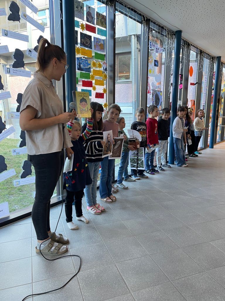 Stars zu Gast am Bildungscampus – Ein inspirierendes Leseprojekt: Dei erste Klasse beschäftigte sich mit Charles Darwin
