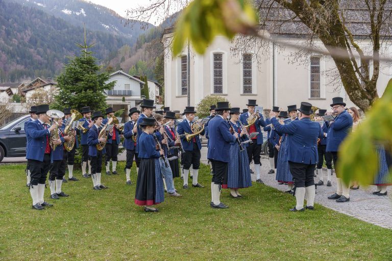 Vandans: Neue Gemeindevertretung angelobt: Die Harmoniemusik Vandans spielte für die neuen GemeindevertreterInnen auf.