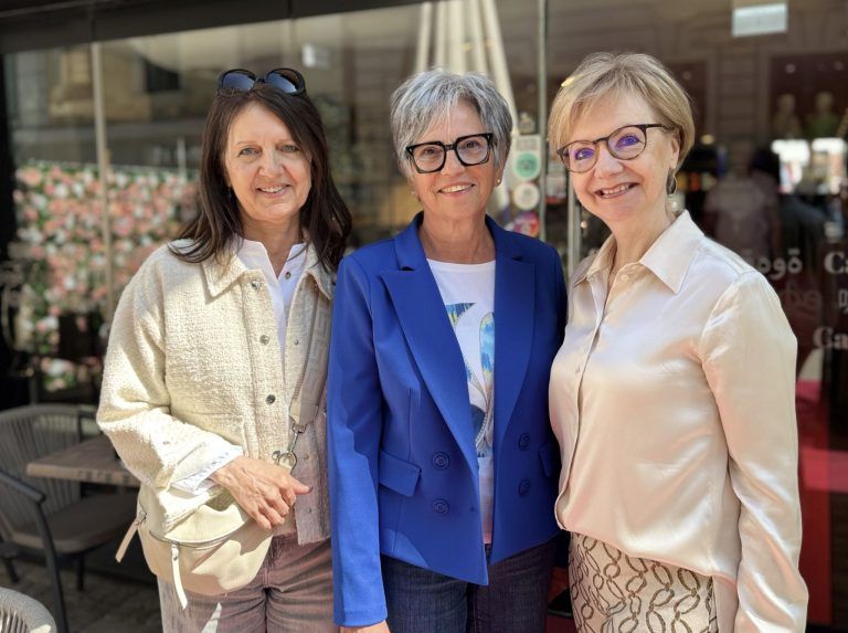 Frühjahrstrends und Fair Fashion : Sabine Schneider mit Schwägerin Eva und Dagmar Uhl.