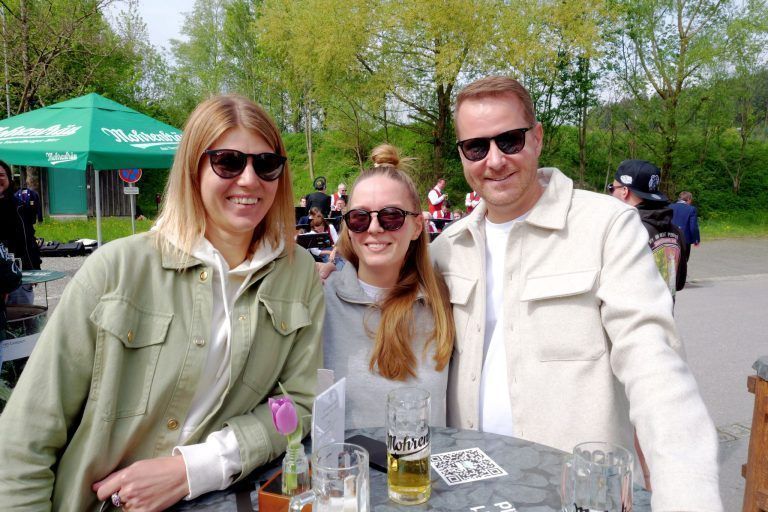 Dieses Traditionsgasthaus hat neu eröffnet: Klarika, Kristin und Christoph feierten die Eröffnung.