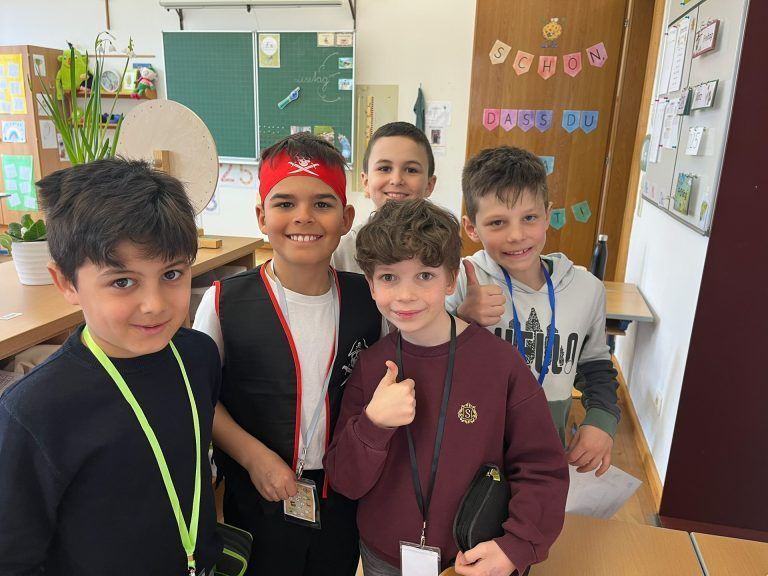 Eine ganze Schule im Lesefieber: Die Schüler erhielten einen neuen, spannenden Zugang zum Lesen. (Quelle: VS Rheindorf)