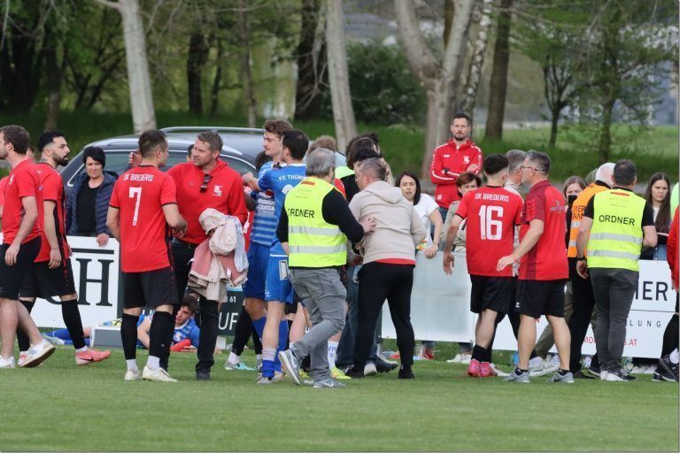 Fast-Handgreiflichkeiten im Spiel von Brederis gegen Thüringen. 