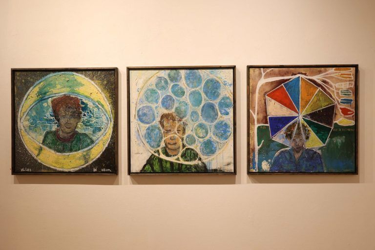 Schwerere Kost bei Gfader-Vernissage: Drei Werke der Ausstellung