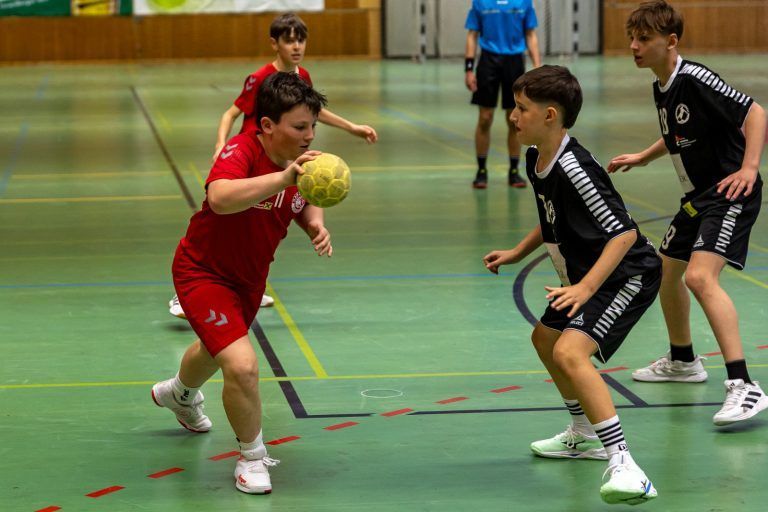 TS Dornbirn Handball U12 wird Vizemeister: Bei der Landesmeisterschaft kämpften die beiden Teams um den Sieg. (Quelle: TS Dornbirn Handball)