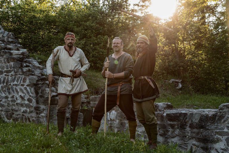 Die drei Männer wanderten den Rhein von der Quelle bis ins Alamannen-Dorf nach Mäder, um mehr über diese Lebensader zu erfahren. (Quelle: Lukas Hämmerle)