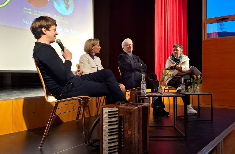 Zum ersten Talk waren Rudolf Bischof, Heike Eder und Philipp Lingg zu Gast und berührten mit ihren Beiträgen.