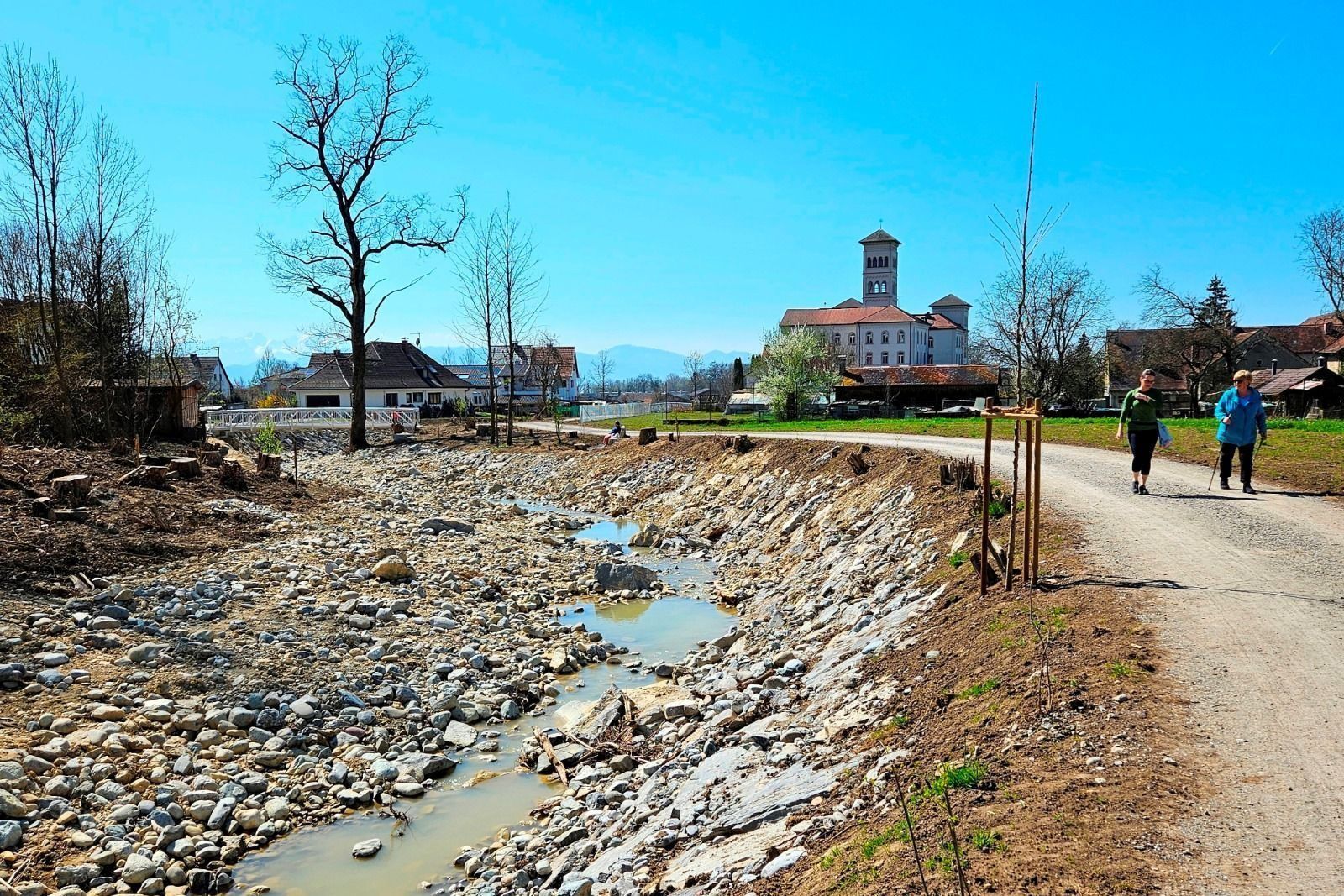 Raum für Sicherheit, Natur und Naherholung: Ziel des Hochwasserschutzprojektes Ruggbach war es, die Hochwassersicherheit des Baches von der Mündung in den Bodensee bis hinauf zur L1, Bereich Hofriedenstraße/Lochau bzw. Allgäustraße/Hörbranz zu verbessern und den ökologischen Zustand aufzuwerten.