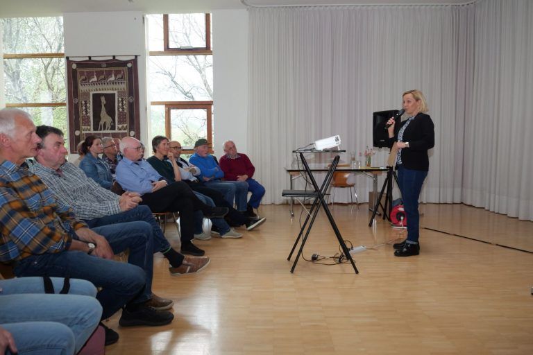 Satteins zweite Heimat im Klostertal: Moderatorin Heike Montiperle führte durch den Abend.