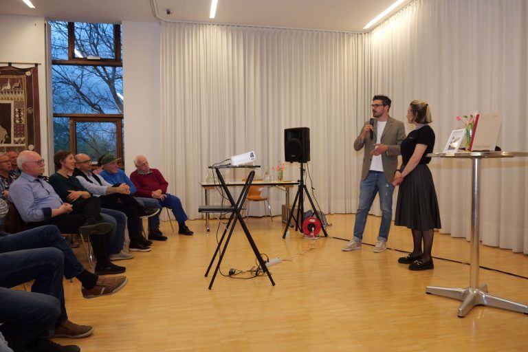 Satteins zweite Heimat im Klostertal: Gespannt lauschten die Gäste den Ausführungen des Autorenduos.
