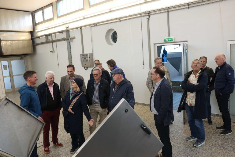 "Lions" erleben "Wasserkreislauf": Eine weitere sTation des Rundgangs.
