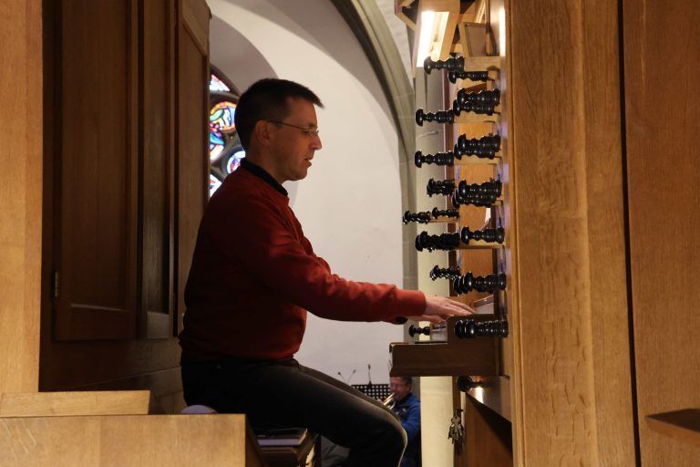 Advokat der Armen und Stadtheiliger gefeiert: Johannes Hämmerle an der Domorgel.