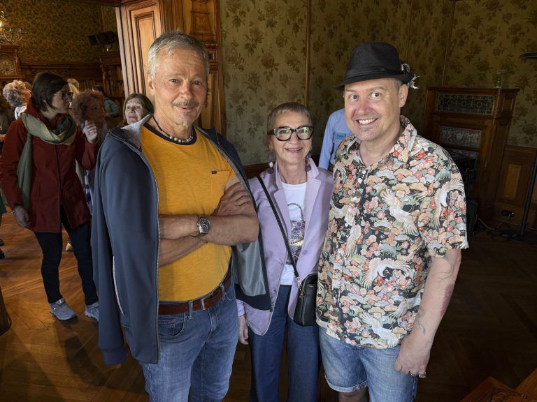 vl. Günter und Heidi Held mit dem Künstler Andreas Ender